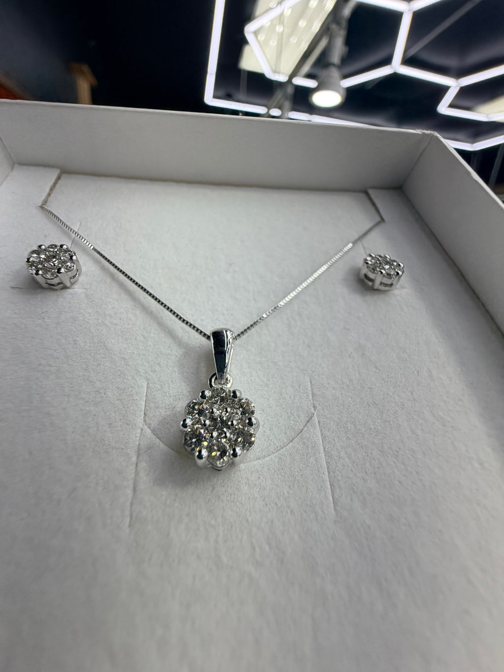 Flower Pendant Set Natural Diamonds