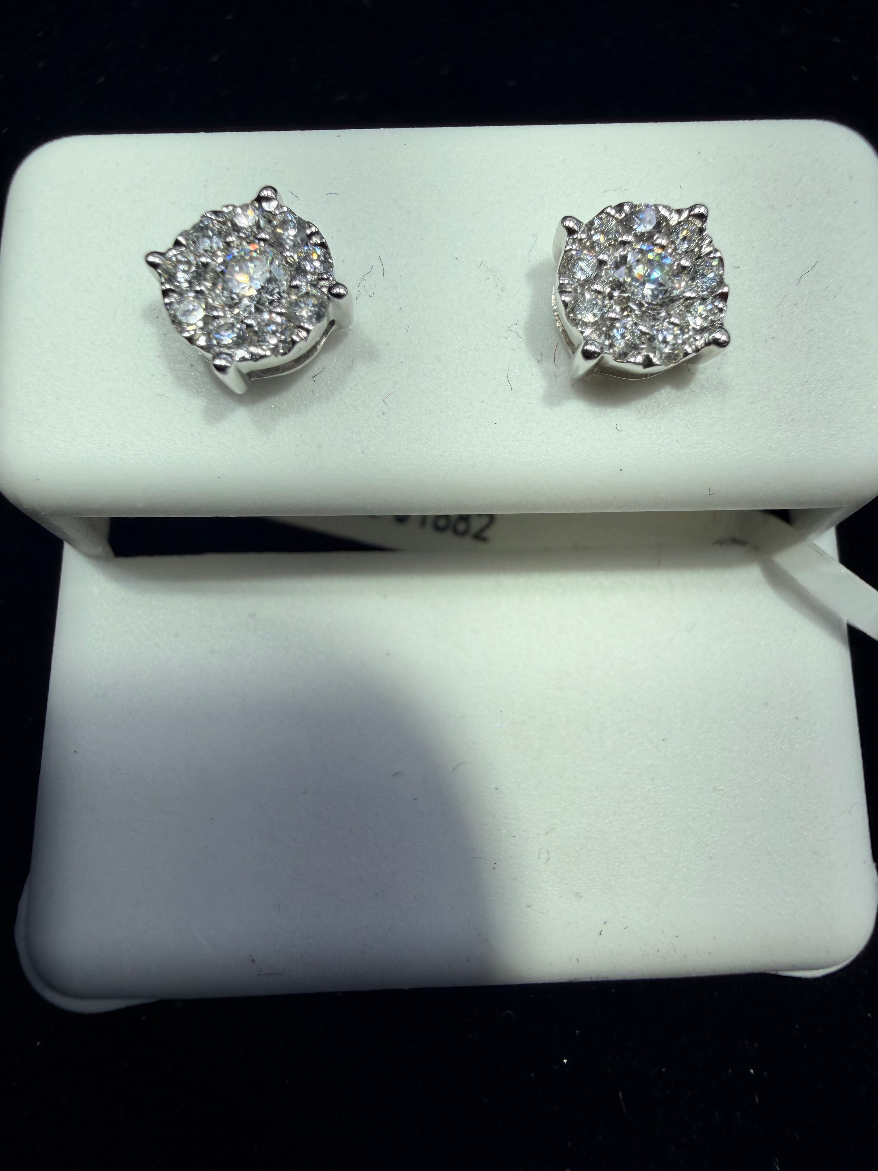 Center Solitaire Diamond Earring