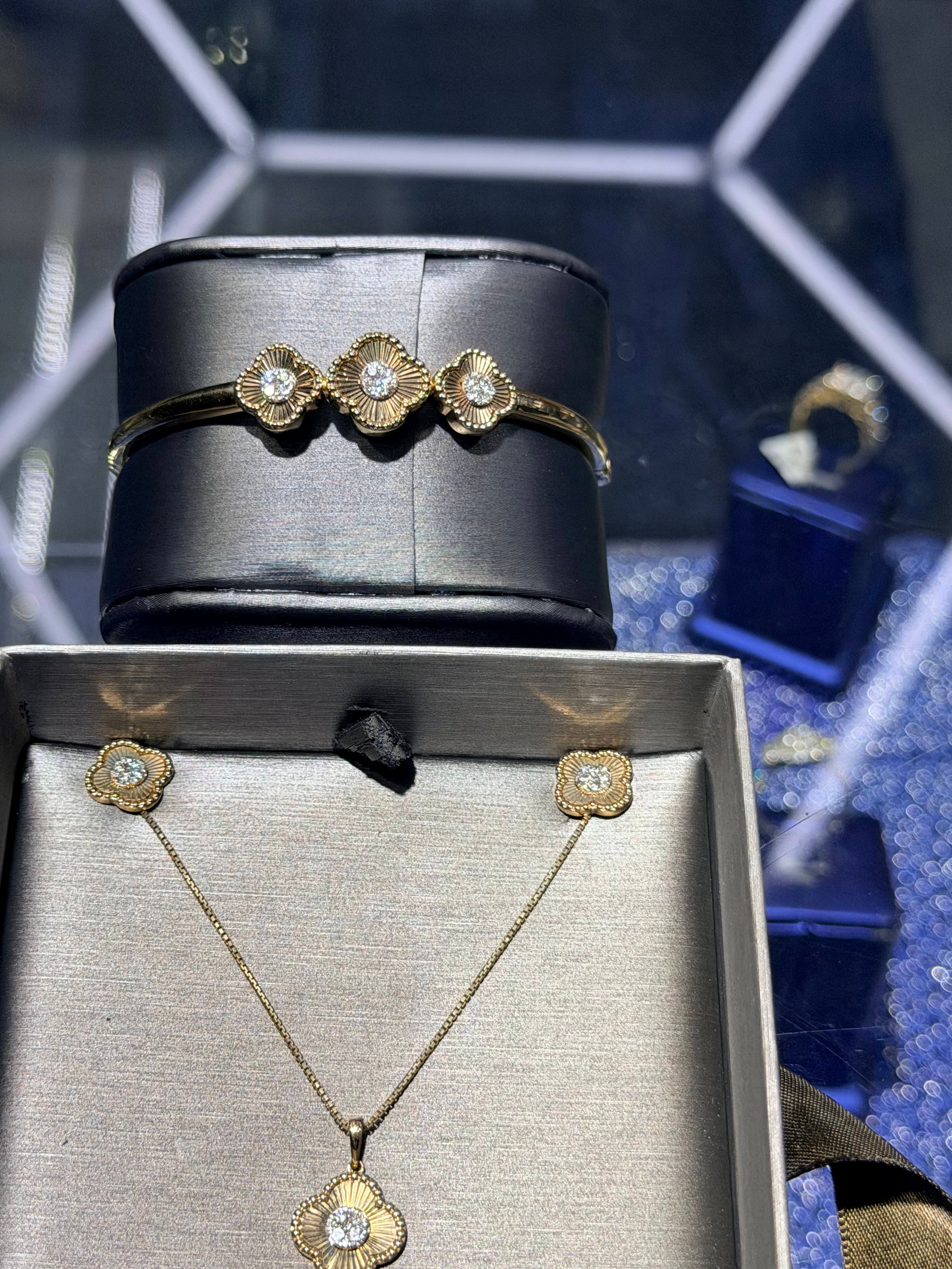 Van Cleef Gold Set